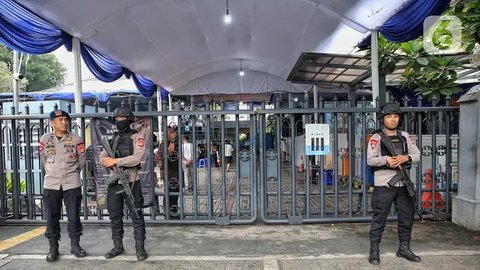 Tri Hari Suci Paskah, Ratusan Polisi Perketat Keamanan Gereja Katedral Jakarta