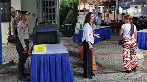 Tri Hari Suci Paskah, Ratusan Polisi Perketat Keamanan Gereja Katedral Jakarta