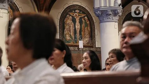 Suasana Misa Kamis Putih di Gereja Katedral Jakarta Berlangsung Khidmat