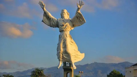 6 Destinasi Wisata Religi Umat Kristiani di Libur Panjang Paskah, Ada Gua Maria Hingga Patung Yesus di Toraja