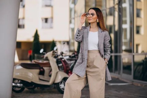 Inspirasi Paduan Warna Busana Gaya Old Money, Tampil Mewah tapi Simple