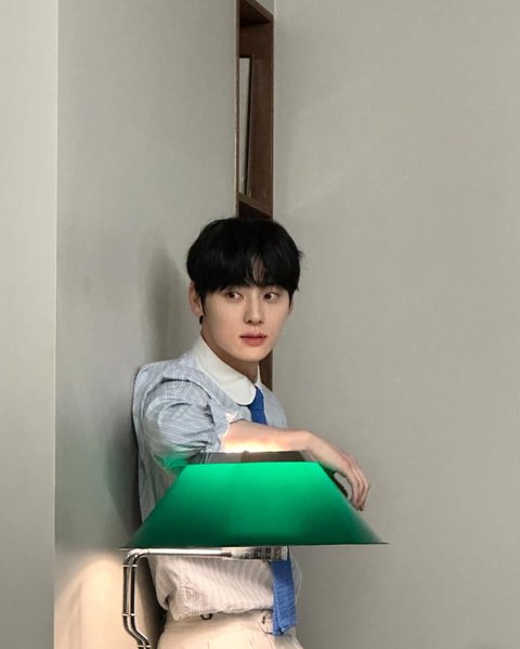 Tak Hanya Jago Akting dan Bernyanyi, 7 Artis Korea Ini Tetap Kuliah hingga Ada yang Lulus S2