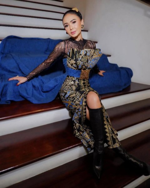 7 Potret Cantik Awet Muda Yuni Shara dalam Balutan Kebaya dan Baju Adat, Bisa Jadi Inspirasi Tampil Elegan di Hari Kartini