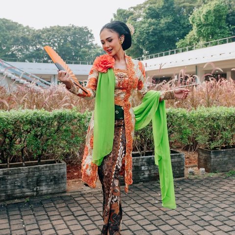 7 Potret Cantik Awet Muda Yuni Shara dalam Balutan Kebaya dan Baju Adat, Bisa Jadi Inspirasi Tampil Elegan di Hari Kartini