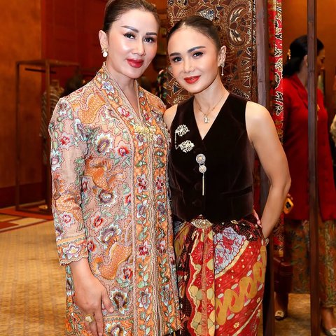 7 Potret Cantik Awet Muda Yuni Shara dalam Balutan Kebaya dan Baju Adat, Bisa Jadi Inspirasi Tampil Elegan di Hari Kartini