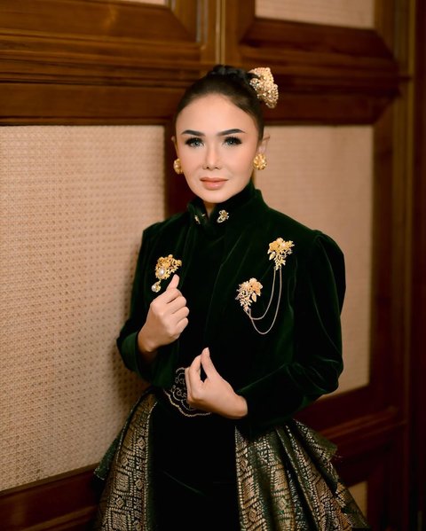 7 Potret Cantik Awet Muda Yuni Shara dalam Balutan Kebaya dan Baju Adat, Bisa Jadi Inspirasi Tampil Elegan di Hari Kartini
