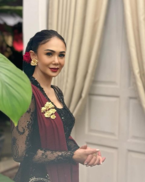 7 Potret Cantik Awet Muda Yuni Shara dalam Balutan Kebaya dan Baju Adat, Bisa Jadi Inspirasi Tampil Elegan di Hari Kartini