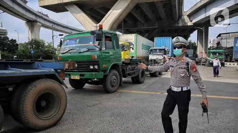 Potret Petugas Gabungan Urai Kemacetan Horor Berhari-hari di Tanjung Priok