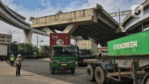 Potret Petugas Gabungan Urai Kemacetan Horor Berhari-hari di Tanjung Priok