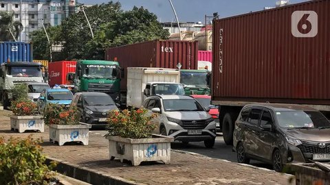 Potret Petugas Gabungan Urai Kemacetan Horor Berhari-hari di Tanjung Priok
