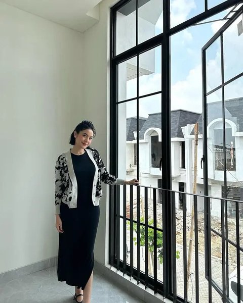 Usia Baru 22 Tahun, Sharen Fernandez Beri Hadiah Rumah Mewah untuk Ibunya, ini Potretnya