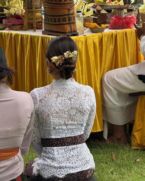 8 Potret Jennifer Coppen Gelar Ritual Melaspas di Bali, Rumah Baru dan Mewah untuk Kamari