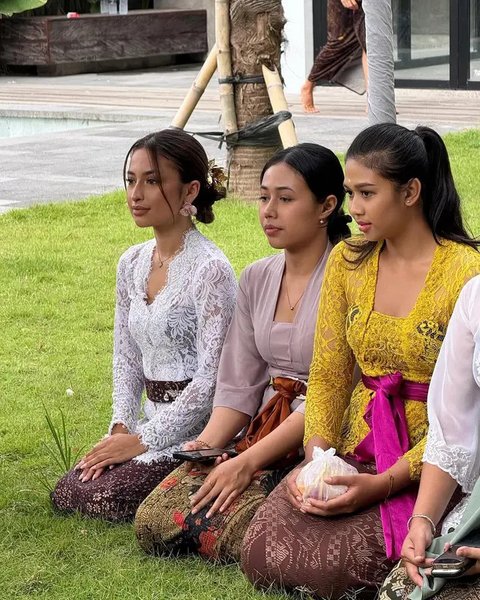 8 Potret Jennifer Coppen Gelar Ritual Melaspas di Bali, Rumah Baru dan Mewah untuk Kamari