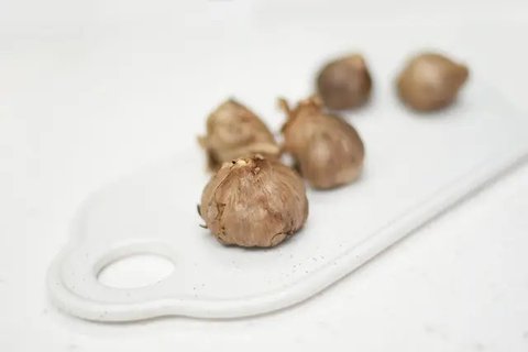 6 Manfaat Bawang Hitam, Lebih Ampuh dari Bawang Putih untuk Kesehatan