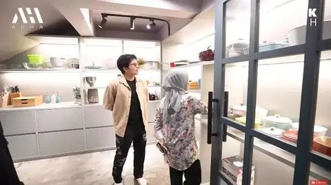 Dapur dr. Tompi Mengusung Desain Mewah dan Fungsional, Memadukan Estetika dan Kepraktisan dalam Satu Ruang