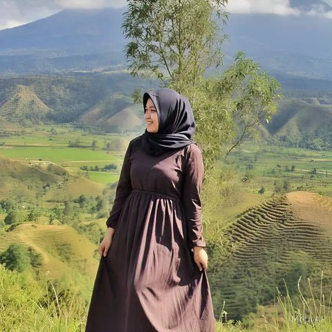 Gamis A-Line untuk Seluruh Bentuk Badan