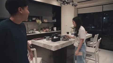 Potret rumah Vidi Aldiano yang kini ditempati bareng Sheila Dara. (Sumber: YouTube/Yuki Kato)