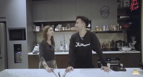 Potret rumah Vidi Aldiano yang kini ditempati bareng Sheila Dara. (Sumber: YouTube/Yuki Kato)