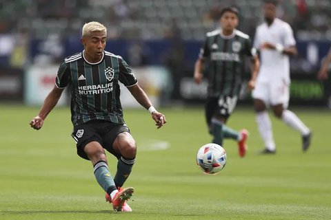 5 Kasus Transfer Pemain Sepak Bola Gagal Akibat Masalah Dokumen