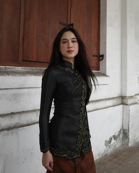 8 Potret Artis Indonesia Rayakan Hari Kartini dengan Memakai Kebaya, Siapa Paling Cantik?