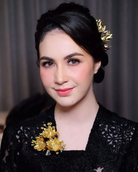 8 Potret Artis Indonesia Rayakan Hari Kartini dengan Memakai Kebaya, Siapa Paling Cantik?