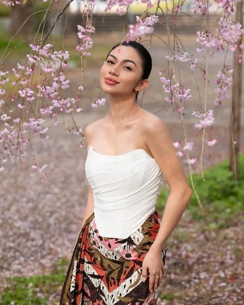 Adu Gaya Syifa Hadju, Ariel Tatum dan Yura Yunita saat Nikmati Sakura di Jepang, Kompak Tampil Elegan di Musim Semi