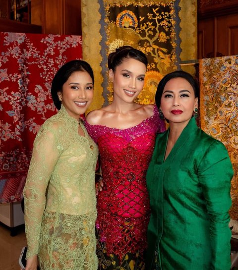 7 Potret Elegan Cinta Laura dalam Balutan Kebaya Merah Muda di Hari Kartini