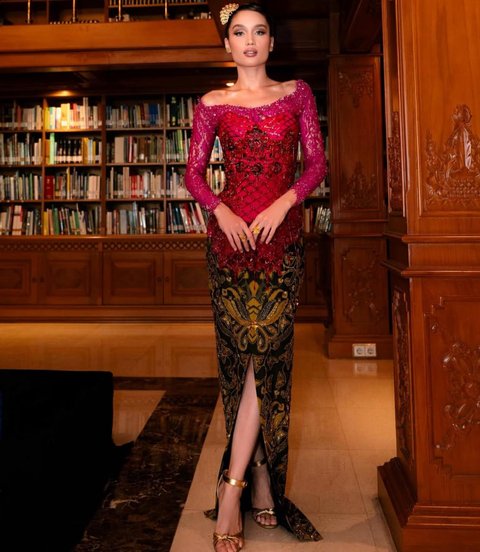 7 Potret Elegan Cinta Laura dalam Balutan Kebaya Merah Muda di Hari Kartini