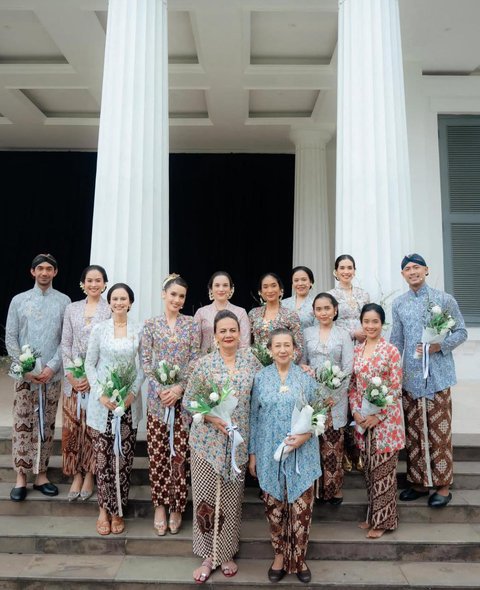 Bikin Terpesona, 5 Potret Maudy Ayunda Hidupkan Semangat Kartini Lewat Gaya Berkebaya