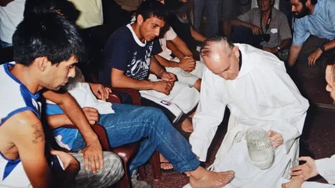 Kisah Perjalanan Paus Fransiskus, dari Anak Cinta Sepakbola jadi Bapa Suci Penuh Welas Asih