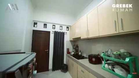 Potret Dapur Minimalis Komedian Adul Model Elegan dan Fungsional