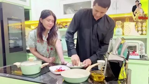 Potret Dapur Estetik Via Vallen, Model Simple namun Mewah