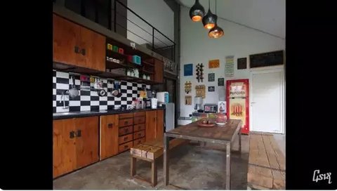 Dapur Kayu Milik Cella Kotak, Dikelilingi Oleh Nuansa Hijau Kota Yogyakarta