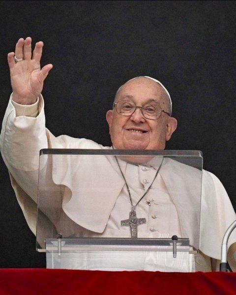 Pernah Bertemu Paus Fransiskus di Vatikan, Anggun C Sasmi Ikut Berduka Atas Meninggalnya Sang Pope