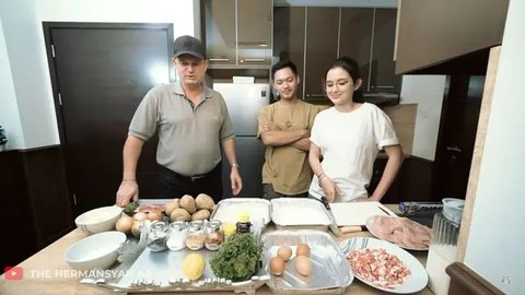 Potret Dapur Sarah Menzel, Menggabungkan Estetika dan Fungsi dalam Ruang yang Terbatas