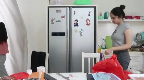 Tampil Minimalis, Dapur Syifa Hadju Tetap Lengkap dan Fungsional Banget