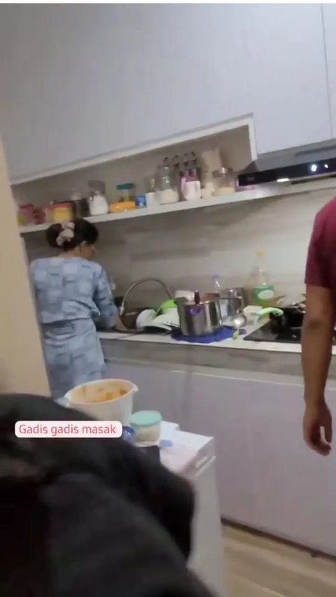 Tampil Minimalis, Dapur Syifa Hadju Tetap Lengkap dan Fungsional Banget