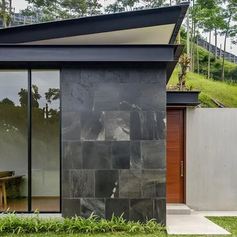 8 Rekomendasi Model Batu Alam Dinding Luar Rumah di 2025, Bikin Hunian Makin Estetik dan Cantik