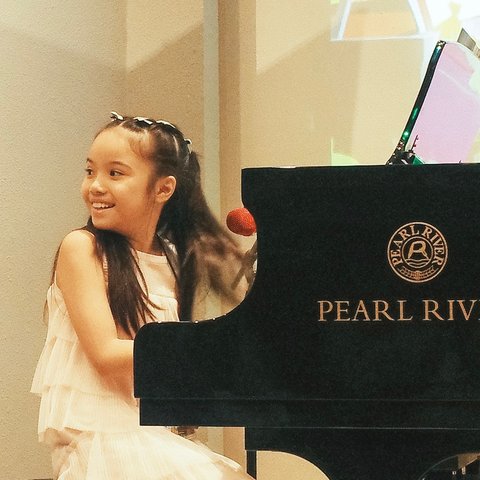 4 Potret Performance Stage Gempi Lulus Les Vokal dan Piano, Bikin Bangga Gading dan Gisel