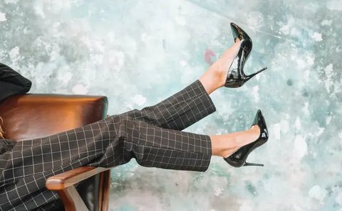 Ilustrasi Memakai High Heels Credit: pexels.com/pixabay