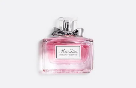 Parfum merupakan bagian dari kebutuhan primer yang berguna dalam menunjang penampilan untuk tampil wangi seharian. (Foto: Freepik/marymarkevich)