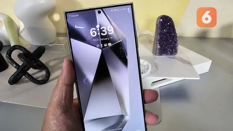 Penampakan Galaxy Z Flip 6 yang dirilis Samsung di Paris, Prancis. (Liputan6.com/ Agustin Setyo Wardani)