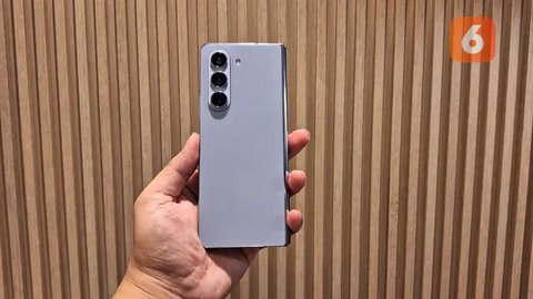 Penampakan Galaxy Z Flip 6 yang dirilis Samsung di Paris, Prancis. (Liputan6.com/ Agustin Setyo Wardani)