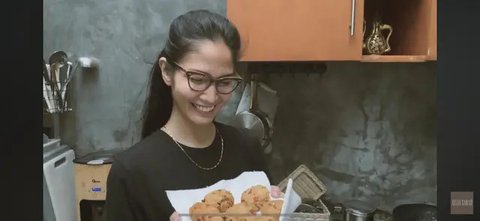 Aulia Sarah pamer pesona elegan di Wat Arun. (credit:instagram.com/owliasarah)