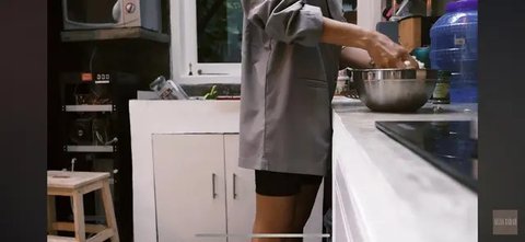 Aulia Sarah pamer pesona elegan di Wat Arun. (credit:instagram.com/owliasarah)