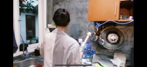 Aulia Sarah pamer pesona elegan di Wat Arun. (credit:instagram.com/owliasarah)