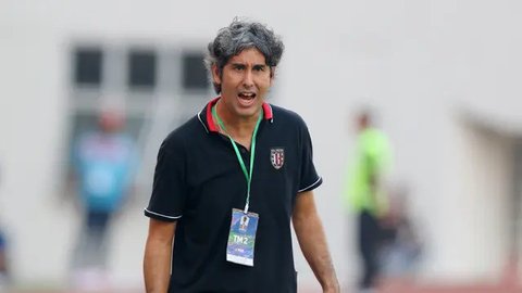 Pelatih Bali United, Stefano Cugurra Teco. (Bola.com/Alit Binawan)