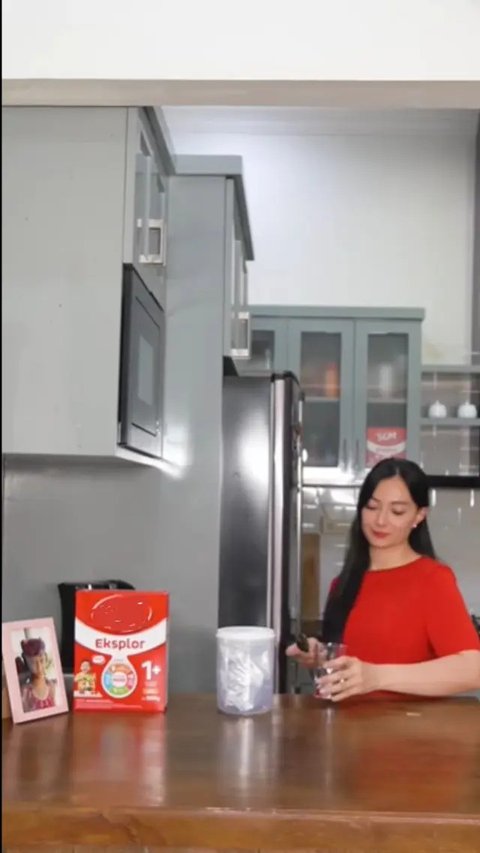 Dan dengan kehadiran Chloe menambah bahagia rumah tangga Asmirandah dan Jonas Rivanno. (FOTO: instagram.com/asmirandah89/)