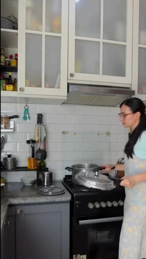 Dan dengan kehadiran Chloe menambah bahagia rumah tangga Asmirandah dan Jonas Rivanno. (FOTO: instagram.com/asmirandah89/)