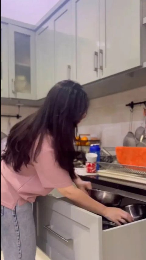 Dan dengan kehadiran Chloe menambah bahagia rumah tangga Asmirandah dan Jonas Rivanno. (FOTO: instagram.com/asmirandah89/)